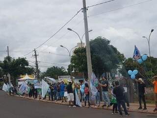 Cabos eleitorais nos altos da Avenida Afonso Pena; campanha foi às ruas da Capital neste sábado. (Foto: Mirian Machado)