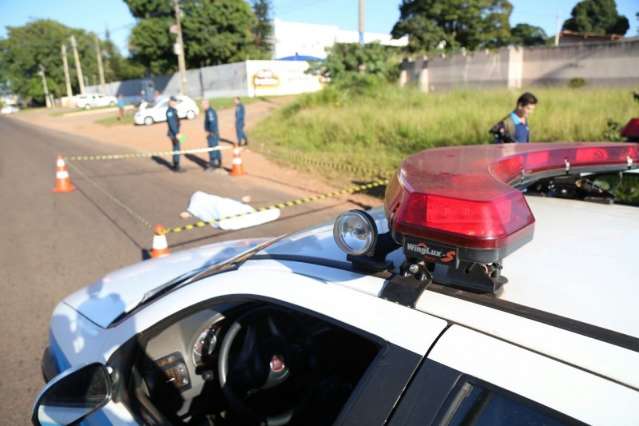 Homem &eacute; atropelado e morre; Samu encontra ferimento a bala no corpo