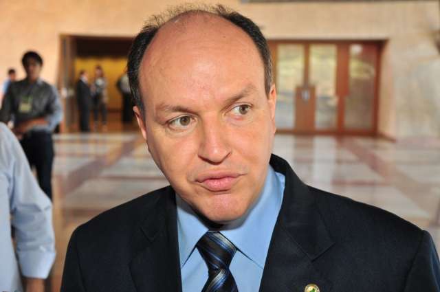 Deputados do PMDB reprovam crise interna do partido
