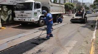 Avenida do centro de Dourados em obras (Foto: Chico Ribeiro)