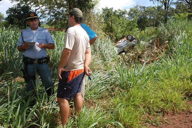  Aquaplanagem foi causa de capotamento que deixou crian&ccedil;a em estado grave