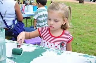 Atividades de pintura serão desenvolvidas na praça para as crianças (Foto: Luciano Muta)