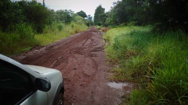 &Uacute;nico acesso a distrito est&aacute; intransit&aacute;vel, reclama morador