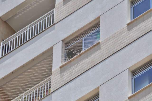  Pol&iacute;cia j&aacute; ouviu pais de menino que morreu ap&oacute;s cair de edif&iacute;cio