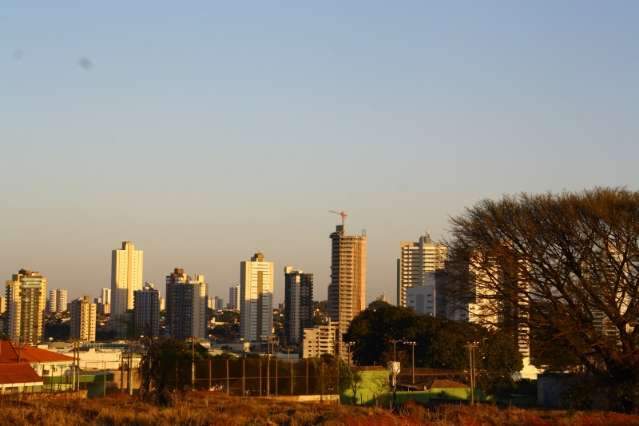 Ter&ccedil;a-feira amanhece com temperatura amena e umidade abaixo de 60%