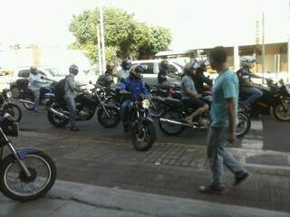 A avenida ficou congestionada (Foto: Raphael de Carvalho)