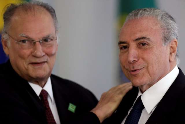 Roberto Freire pede para sair e minist&eacute;rio de Temer sofre segunda baixa