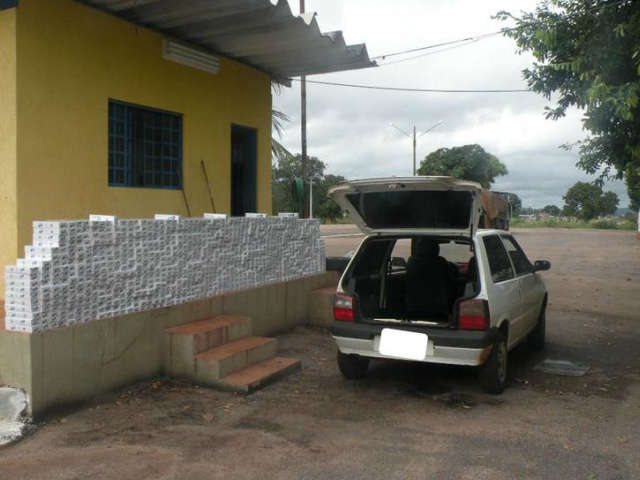  Cerca 900 pacotes de cigarro s&atilde;o apreendidos na BR-163, em Coxim