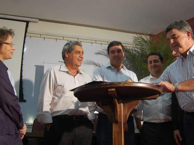  Andr&eacute; entrega 67 computadores para ajudar produtor e desafogar Agenfas 