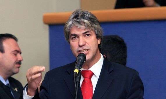 Sozinho, vereador petista sobe &agrave; tribuna para defender Dilma