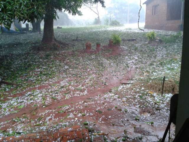  Leitor registra tempestade com granizo em Eldorado