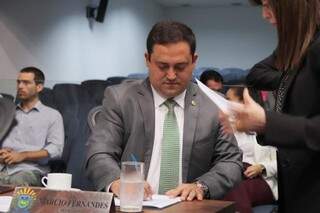 Deputado estadual Marcio Fernandes protocolou pedido de unidades odontológicas móveis (Foto: Divulgação)