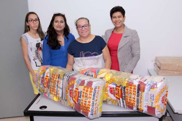Ced&ecirc;ncia de espa&ccedil;o na C&acirc;mara rende uma tonelada de alimentos para entidades