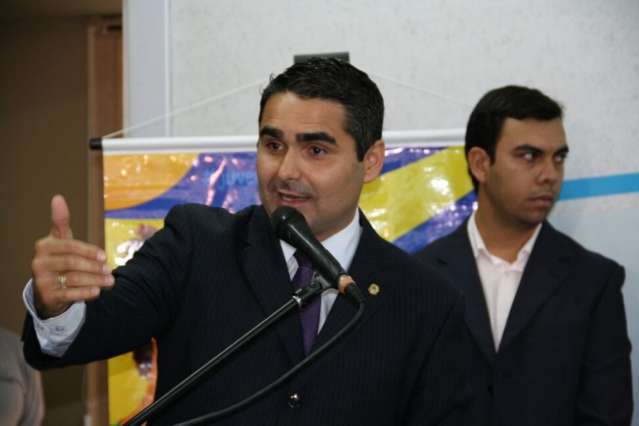 Governo lan&ccedil;a dois programas e projetos para juventude do Estado