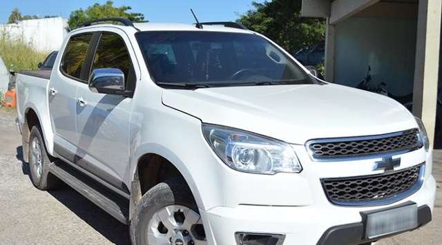 Bandidos rendem fam&iacute;lia para roubar caminhonete que seria vendida na Bol&iacute;via