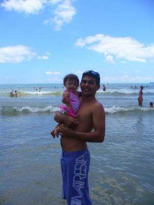 Menina de 3 anos que se afogou na piscina morre no hospital