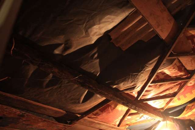 Fantasma de perder tudo assombra moradores da &quot;Alfavela&quot;, no Caiob&aacute; 