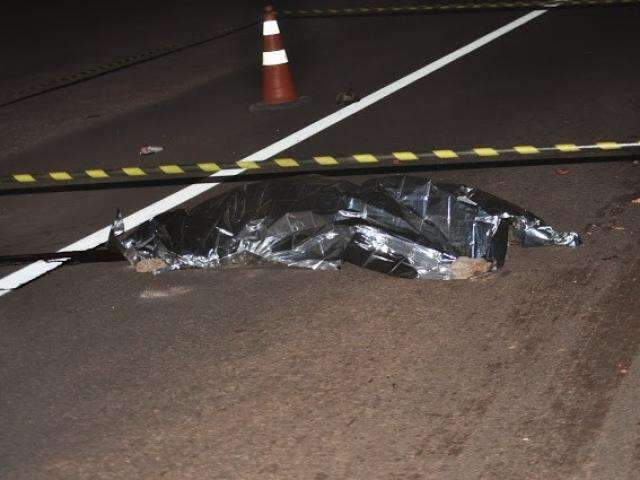 Pedestre tem a cabe&ccedil;a esmagada por carreta ao tentar atravessar a BR-163