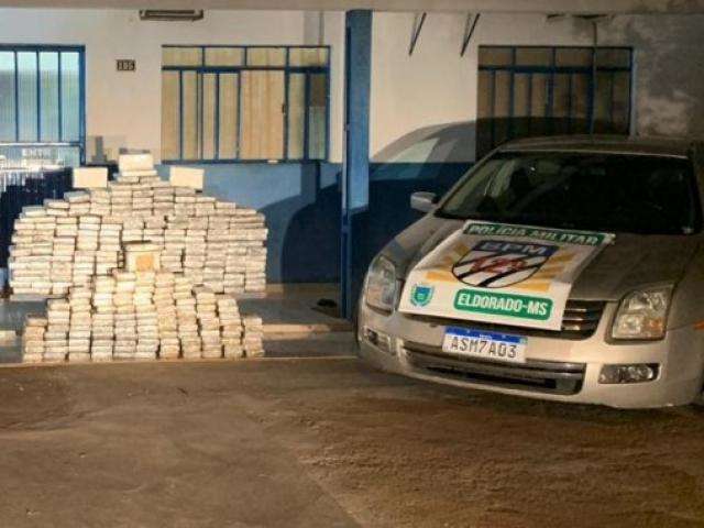 PM apreende 328 kg de coca&iacute;na escondidos em fundo falso de caminh&atilde;o
