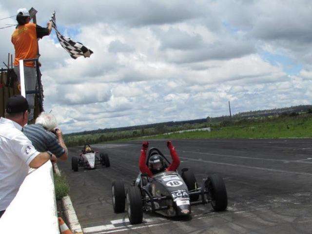 Paulista domina prova da FVee, mas piloto do MS mant&eacute;m lideran&ccedil;a