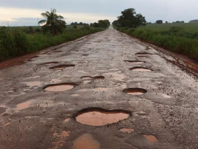 Rodovia esburacada no sul do Estado chama aten&ccedil;&atilde;o de motoristas