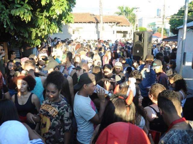 Carnaval com seguran&ccedil;a: fique atento para que a rede el&eacute;trica n&atilde;o seja risco