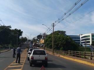 Engavetamento com quatro veículos na avenida Ceará (Foto: Danielle Valentim)
