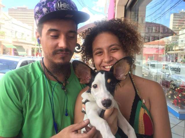 Adotado por casal de artistas de rua, Tim agora vive aventuras pelo Brasil