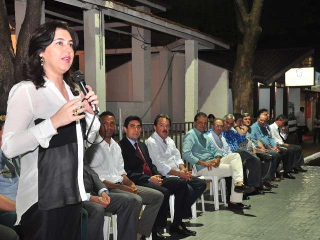 Com shows liberados, autoridades prestigiam abertura da Expogrande