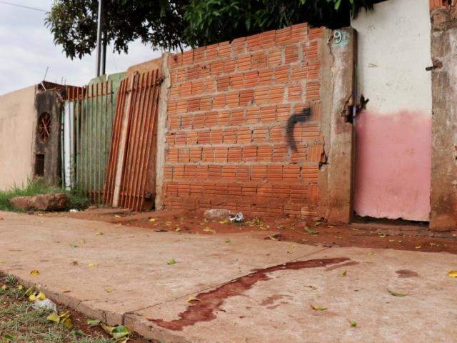 Tr&aacute;fico &eacute; rotina, mas moradores dizem que pol&iacute;cia s&oacute; aparece em dia de morte