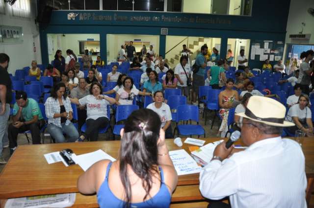Sem reajuste, professores decidem encerrar greve nas escolas municipais