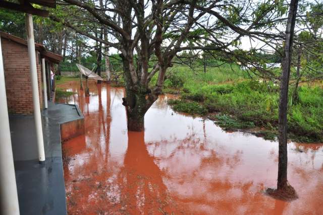 Prefeitura diz que estudar&aacute; solu&ccedil;&atilde;o definitiva para impedir alagamento de ONG