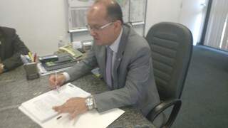 O secretário falou sobre o caso durante assinatura do contrato do Sigo. (Foto: Guilherme Henri)