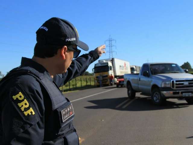 PRF orienta &ldquo;a&ccedil;&atilde;o redobrada&rdquo; a motoristas que forem pegar estrada