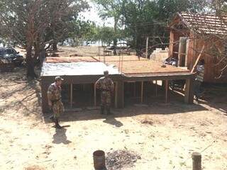 Residência estava sendo construída às margens do rio Ivinhema (Foto Divulgação PMA)