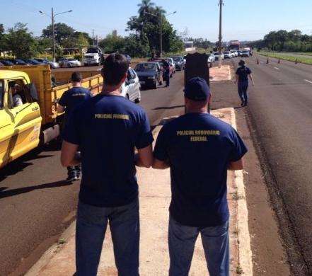 Servidores federais fazem em Dourados manifesta&ccedil;&atilde;o por adicional de fronteira 