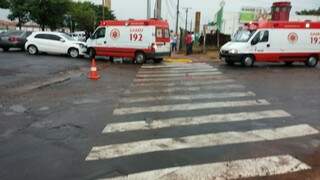 Ambulância do Samu que carregava ferido colide com carro no bairro Coronel Antonino (Foto: Direto das ruas) 