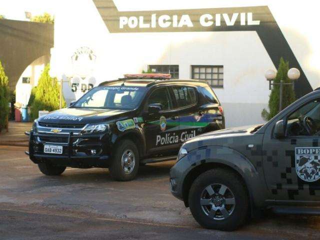 Em busca de ouro, armas e cofre, bandidos fazem ref&eacute;ns no Tarum&atilde;