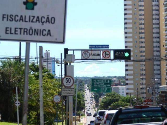 Projeto prev&ecirc; divulga&ccedil;&atilde;o de local e limite de velocidade de radares