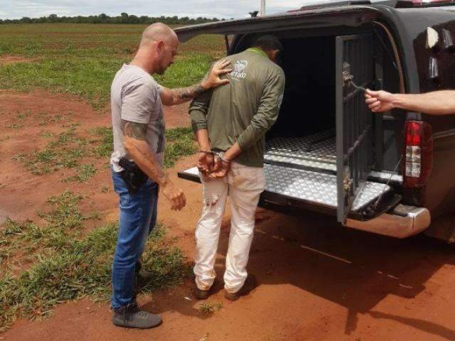 Homem &eacute; preso por agredir e estuprar filha de 14 anos 
