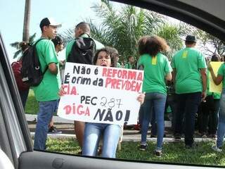 Vereadores discutem com jovens mudan&ccedil;as em direitos trabalhistas 