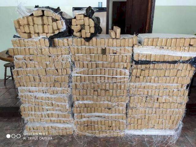 Pol&iacute;cia encontra quase meia tonelada de maconha em carro roubado no MT 