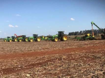 Após semana chuvosa, agricultores intensificam plantio de soja em MS
