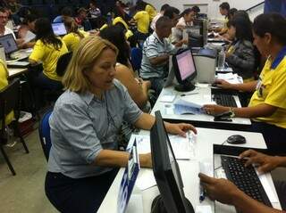 Maria não quer acumular dívidas e vai aproveitar para negociar o IPTU de 2014. (Fotos: Luciana Brazil)