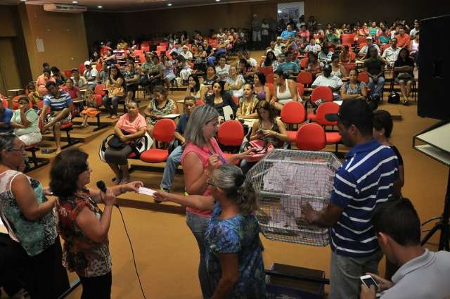 Prefeitura divulga lista de pessoas sorteadas para 448 apartamentos