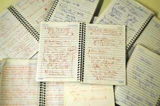 No cadernos dos repórteres, anotações são
incompreensíveis. (Foto: Rodrigo Pazinato)