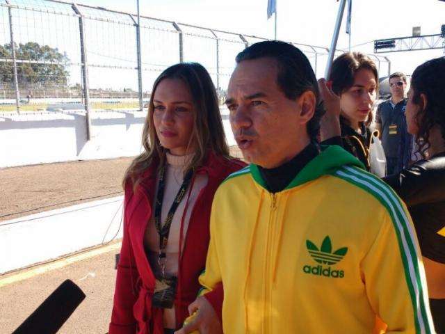 Prefeito vai a Bras&iacute;lia para tentar destravar recursos de obras nesta segunda