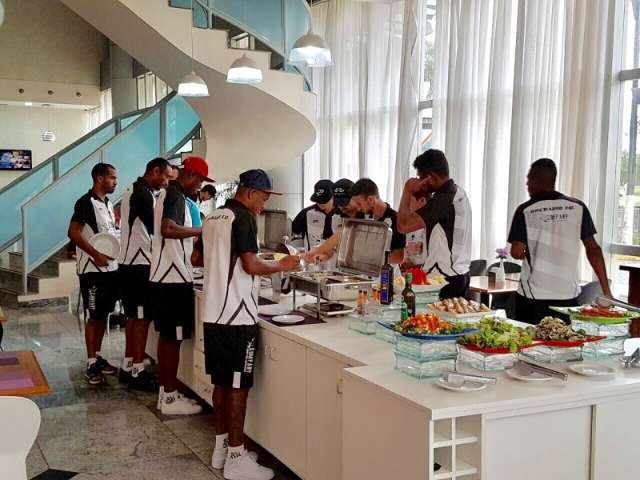 Com jogo &agrave;s 14h30, Oper&aacute;rio substitui caf&eacute; da manh&atilde; por almo&ccedil;o em Luzi&acirc;nia