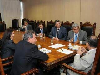 Governador Puccinelli, deputado federal Giroto e o ex-deputado Dagoberto participaram da reunião com o ministro Paulo Passos (Foto: Divulgação)