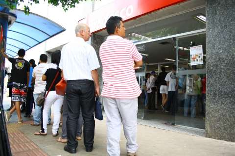 Liminar ajuda banco a “furar” greve e várias agências abrem na Capital